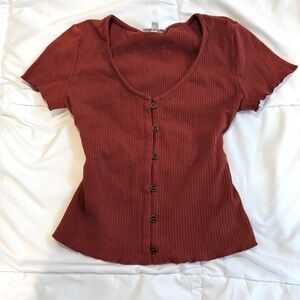 burgundy baby tee